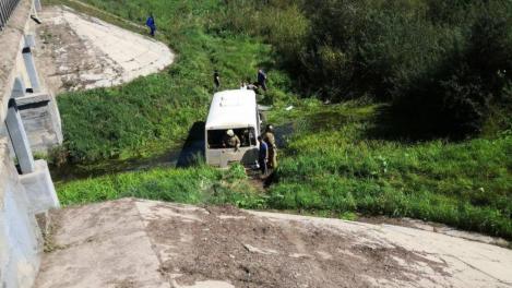 Восемь из десяти пассажиров автобуса остаются в больнице Новосибирской области