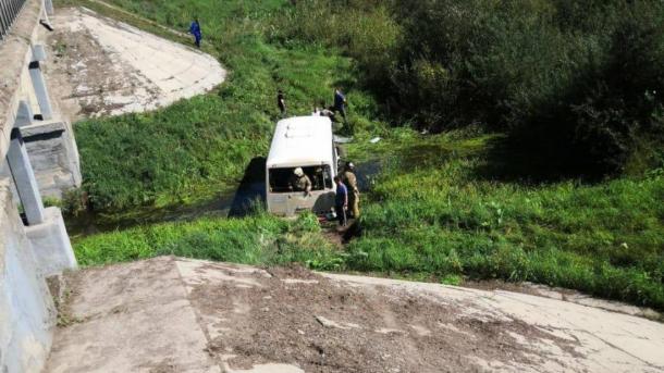 Восемь из десяти пассажиров автобуса остаются в больнице Новосибирской области