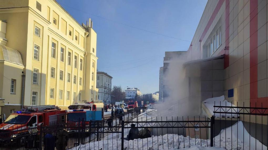 Погиб человек в пожаре в гимназии №10 в Новосибирске