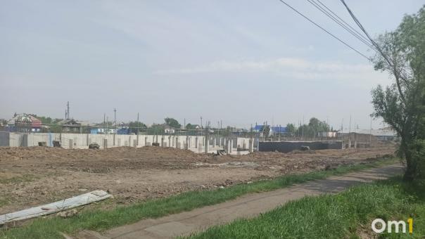 Омские власти расторгли госконтракты на строительство детсада и школы