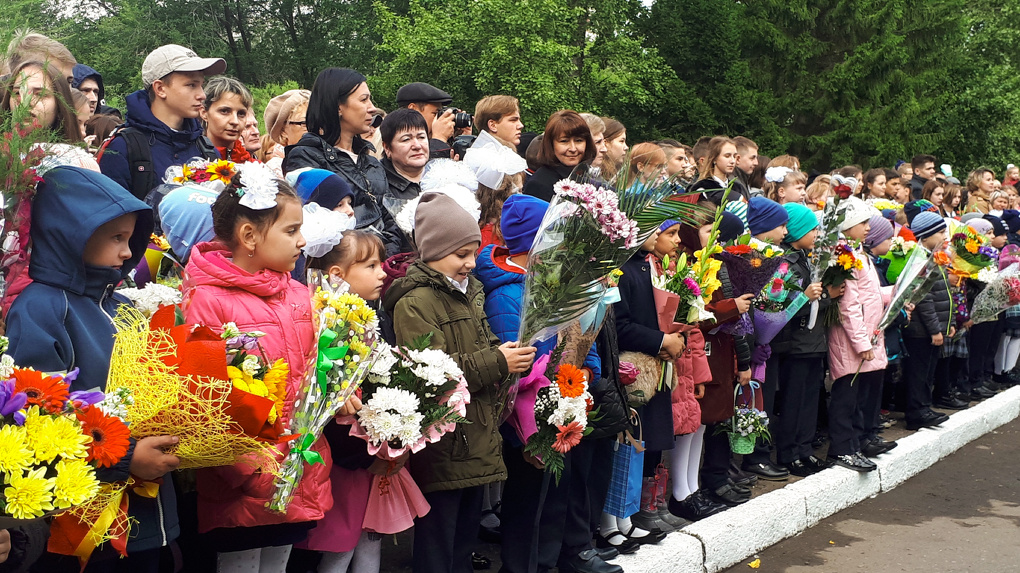 Омск школьник. Школа 33 Омск ученики. Школа 32 Омск ученики. 122 Школа Омск ученики. Школа 24 Омск ученики.