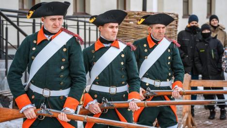 Омичей научат штыковому бою и накормят петровской кашей