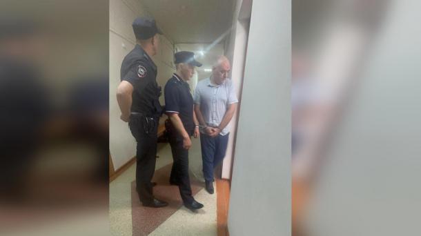 Начальника отдела омской полиции задержали за взятку в машине