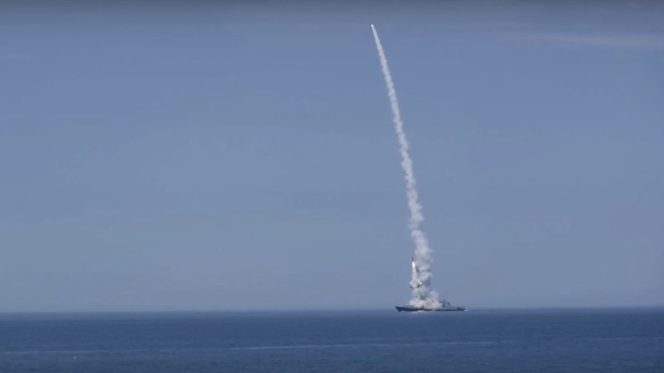 Путин признал, что в Киеве взорвались российские ракеты (Видео удара)