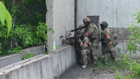 Омичам рассказали, почему в районах области появились силовики с автоматами