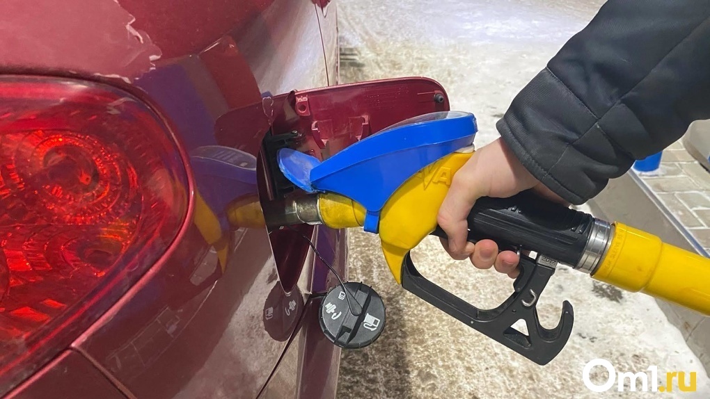 Стремительный рост цен на бензин зафиксирован на новосибирских АЗС: эксперты назвали причину