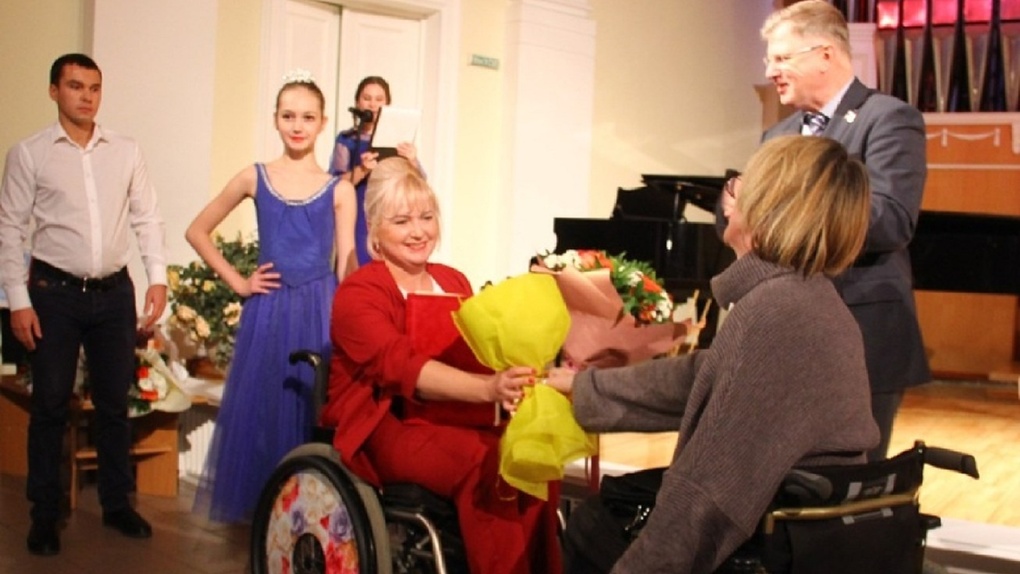 В Омске инвалидам вручили именные премии мэра за достижения в различных областях