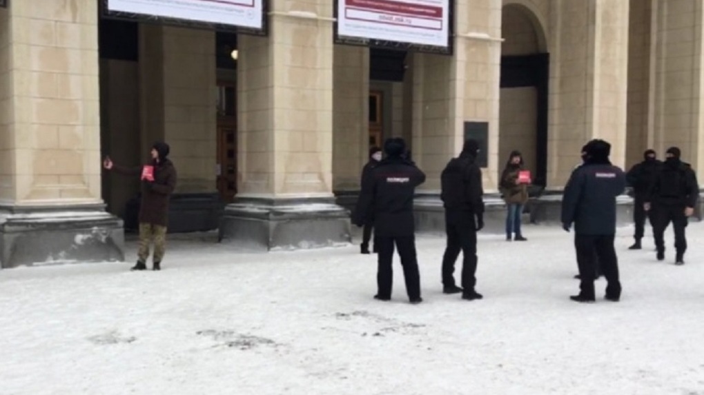 «За компанию»: шестерых новосибирцев задержали во время пикета