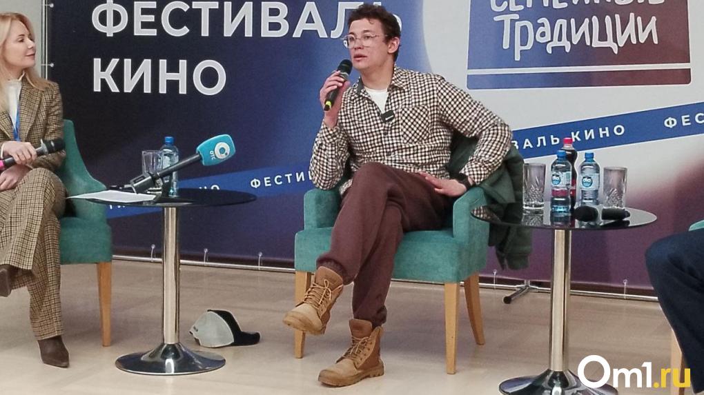 Актёра Кологривого убрали из списка артистов гала-концерта после драки в Новосибирске