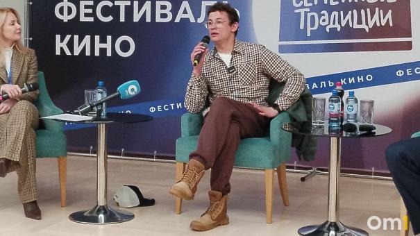 Актёра Кологривого убрали из списка артистов гала-концерта после драки в Новосибирске