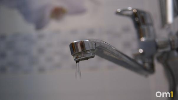В Омском районе должникам включали холодную воду по расписанию