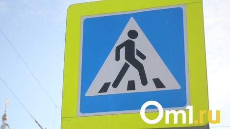 «Вещи раскиданы, лицо в крови, без сознания»: Nissan сбил омичку на пешеходном переходе в центре города