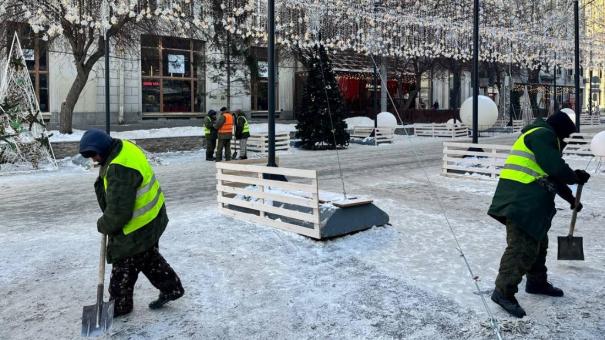 В Новосибирске увеличат число техники для уборки снега на новогодние праздники