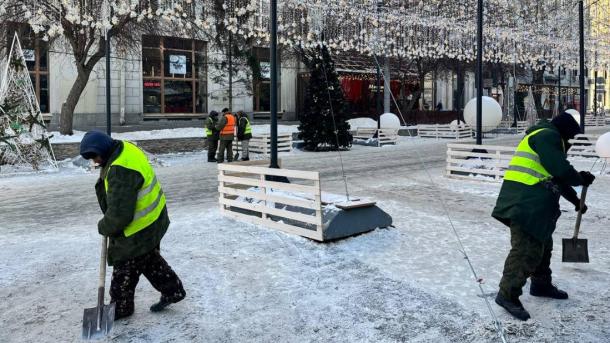 В Новосибирске увеличат число техники для уборки снега на новогодние праздники