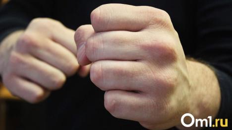В Омске мужчина жестоко избил супругу на фоне ревности