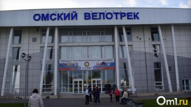 С крыши Омского велотрека упал и разбился человек