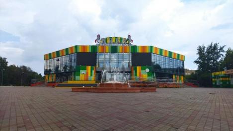 У Омского цирка вновь заработал фонтан