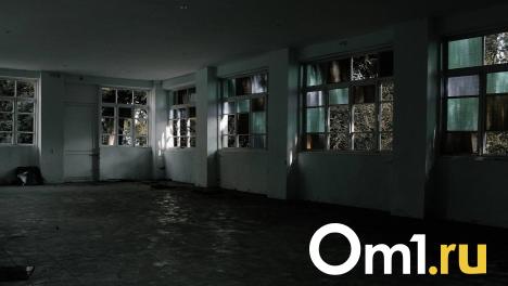 Омича заставили защитить детей от опасного здания