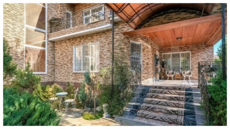 Элитный особняк с парком и бассейном за 170 млн рублей продают под Новосибирском