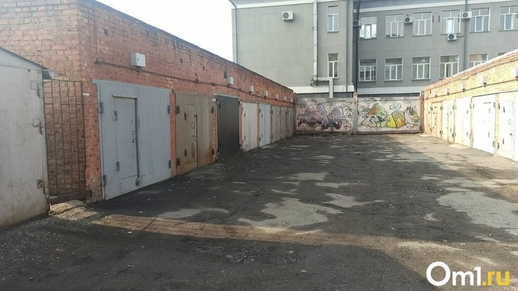 В Омском районе неизвестный вскрыл и обнёс гараж почти на 300 тысяч рублей