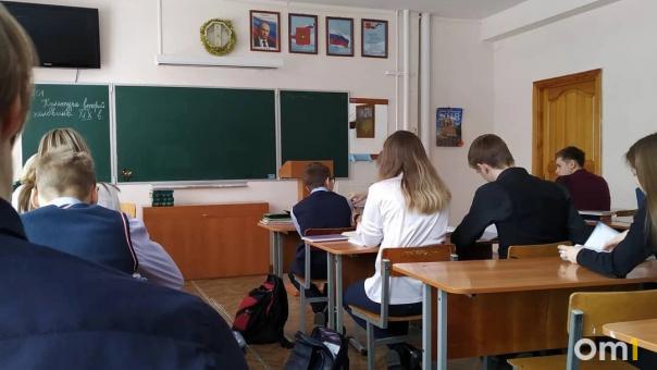 Чиновники оставили новосибирскую учительницу с 35-летним стажем работы без соцподдержки