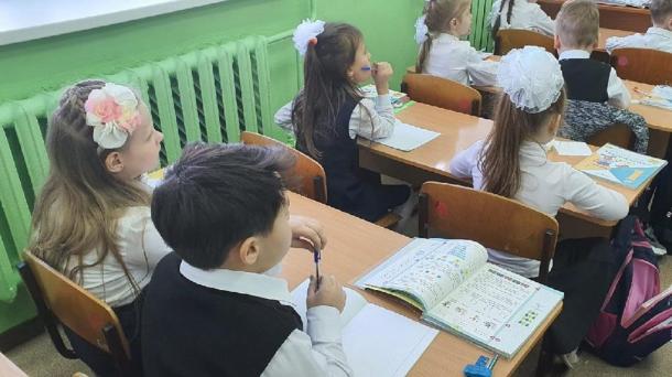 «Сломаю палец, отметелю!»: мать обвиняет учителя в травле и насилии над сыном