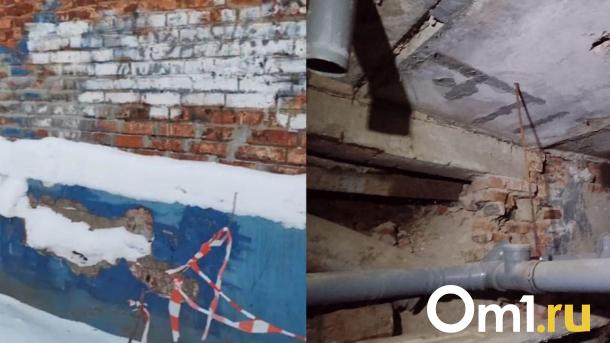 В омской пятиэтажке, которую не хотят признавать аварийной, обвалился фундамент