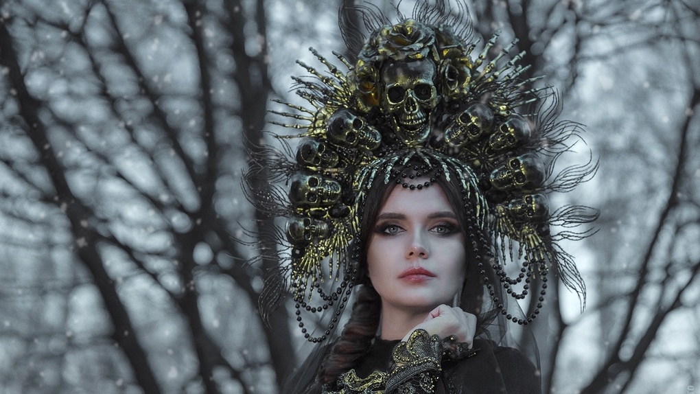 Мрачные фото: модель из Новосибирска перевоплотилась в богиню смерти и зимы