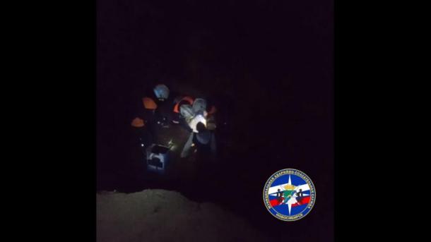 Упавшему в 4-метровую траншею новосибирцу помогли спасатели