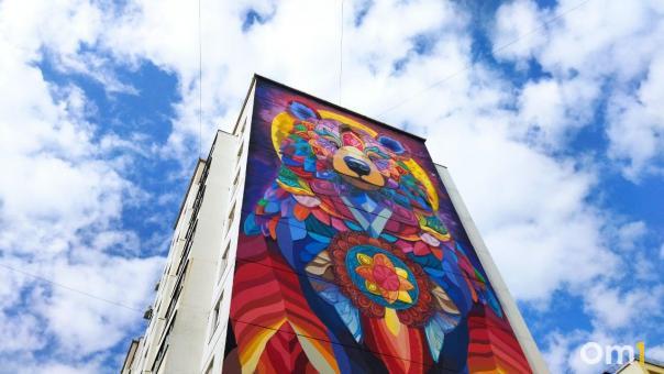 В Омске открыли музей гигантских муралов под открытым небом