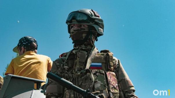 Новосибирскую пенсионерку наградили медалью за тысячи пошитых балаклав для СВО