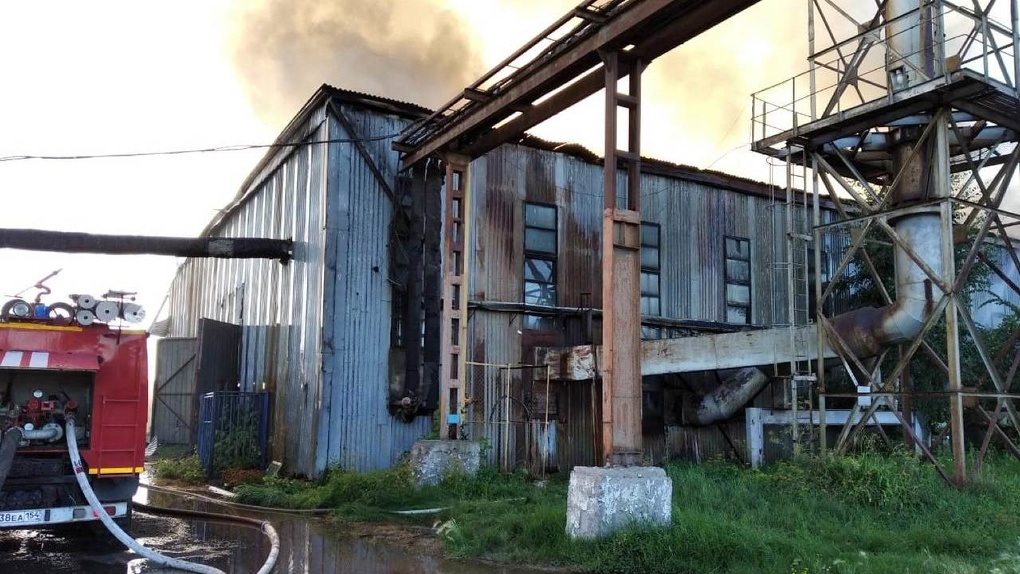 Пожар на куйбышевском складе в Новосибирской области локализовали
