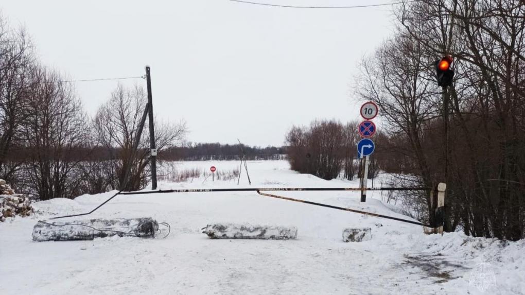 В Омской области снова закрыли Большереченскую ледовую переправу