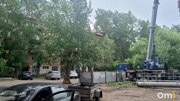 Омичи пожаловались на установку вышки связи рядом с домом и детсадом