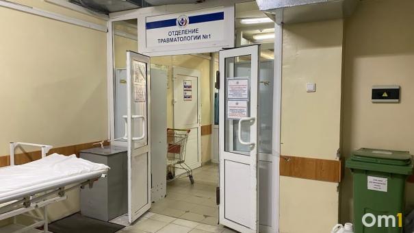 В Омской области мужчина призывного возраста попал в больницу с переломом челюсти