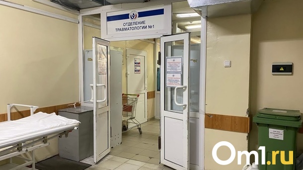 В Омской области мужчина призывного возраста попал в больницу с переломом челюсти