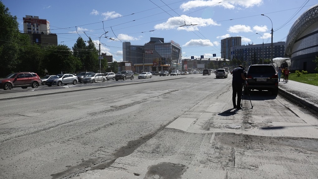 К сентябрю отремонтируют 1,5 километра улицы Дуси Ковальчук в Новосибирске