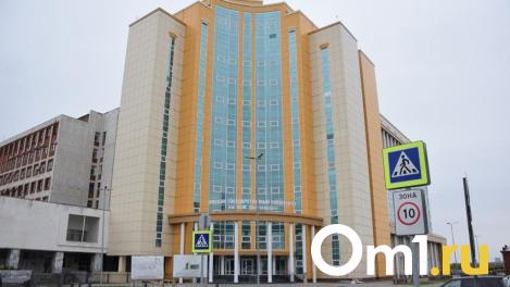 Преподаватель ОмГУ им. Достоевского провёл лекцию около главного корпуса