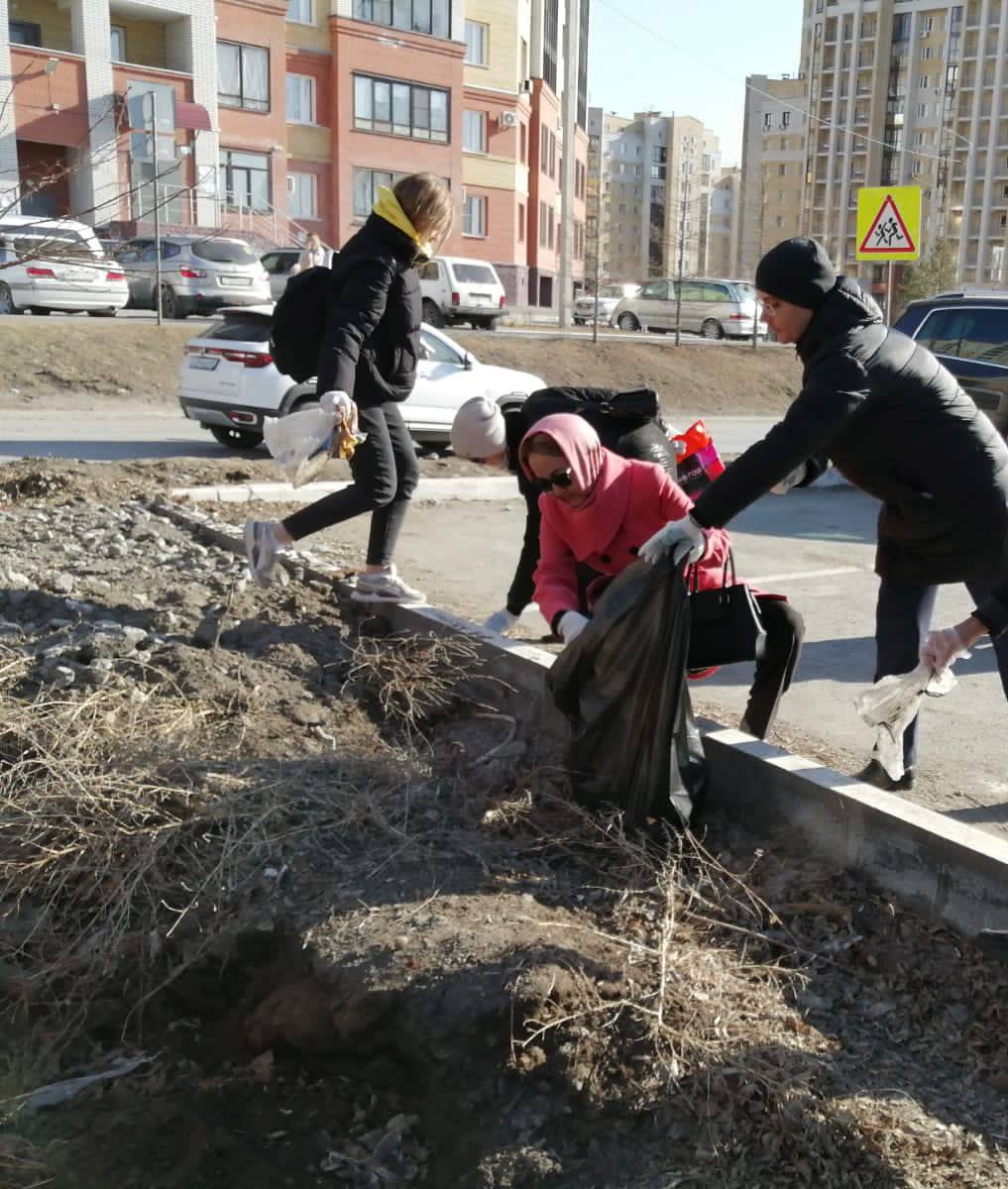 В Омске во время средника горожане собрали более 1 800 кубов мусора |  20.04.2023 | Омск - БезФормата