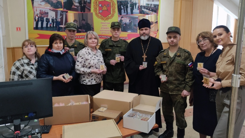 Новосибирская епархия передала тысячу икон участникам спецоперации