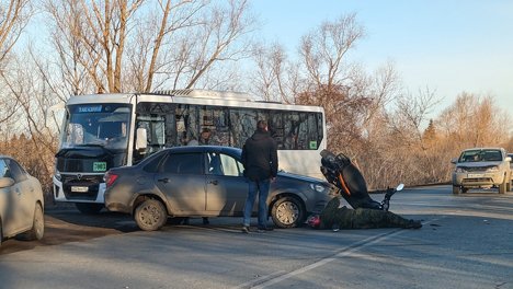 Ранним утром под Омском на Черлакском тракте сбили мотоциклиста
