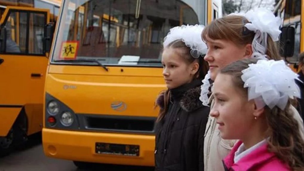 Я езжу в школу на автобусе. Школьный автобус 1 сентября. Транспорт для школьников Омск.