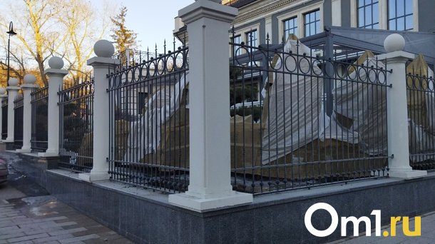 Из центра Омска пропала знаменитая ограда