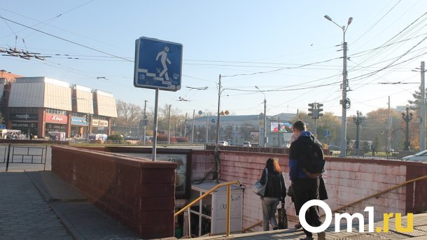 В Омске на остановке нашли школьника под действием наркотиков