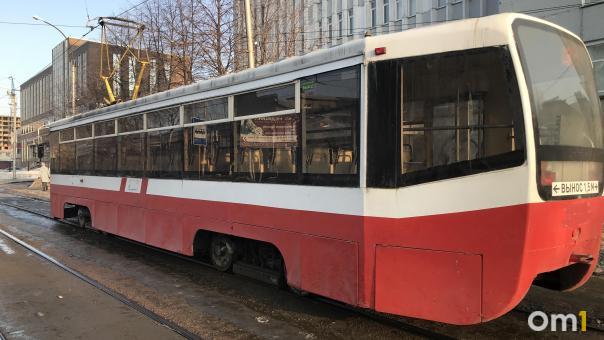 Водитель трамвая чуть не погибла от удара током в Новосибирске
