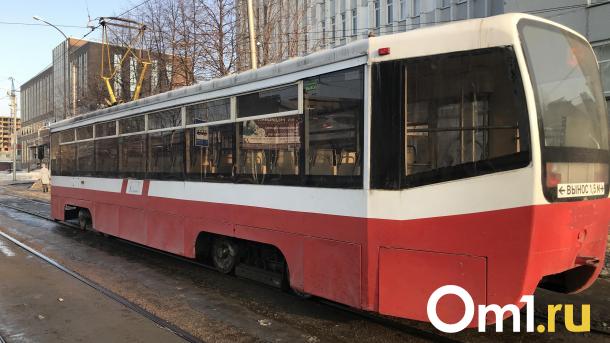 Водитель трамвая чуть не погибла от удара током в Новосибирске