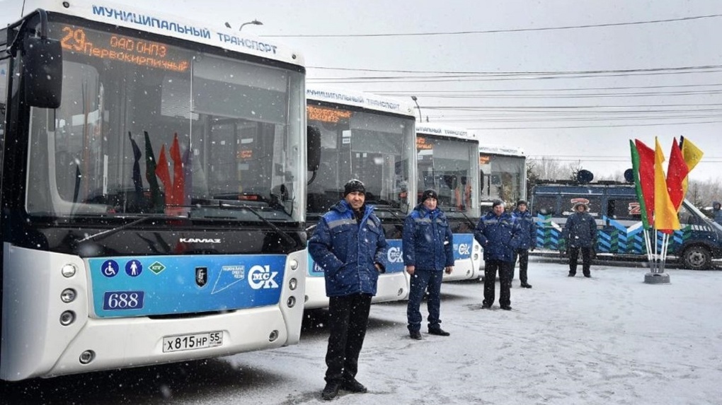 В Омск пришла новая партия новеньких автобусов марки НЕФАЗ большой вместимости, которые работают на газомоторном топливе