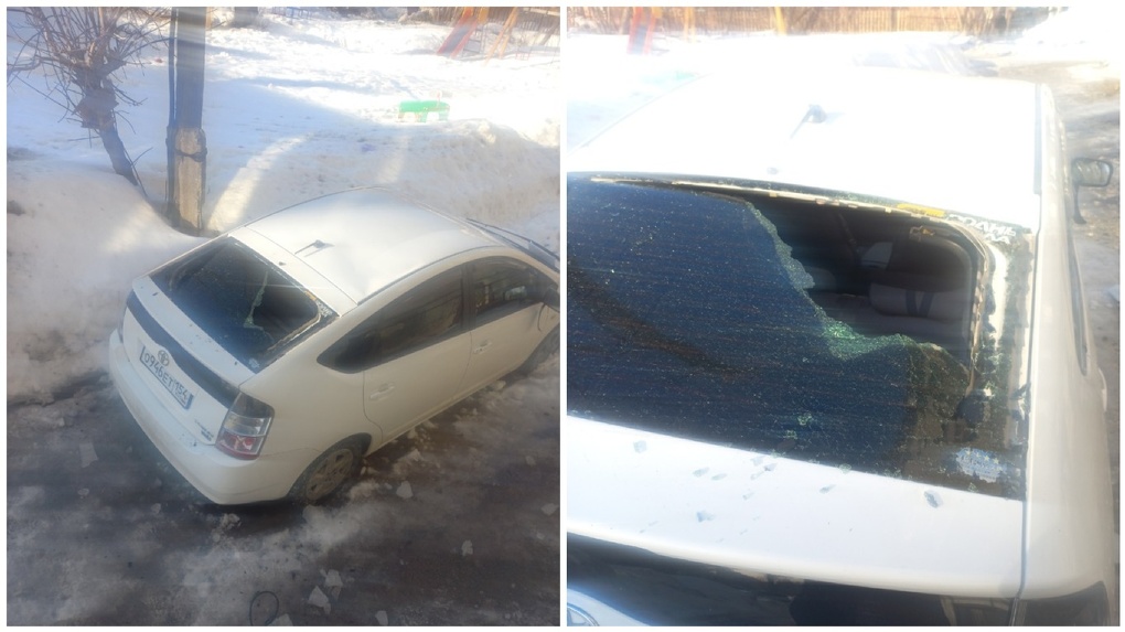 В Новосибирске глыба льда с крыши 5-этажки разбила машину