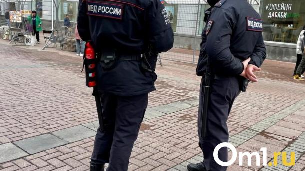В Омске вандал напал на тёплую остановку