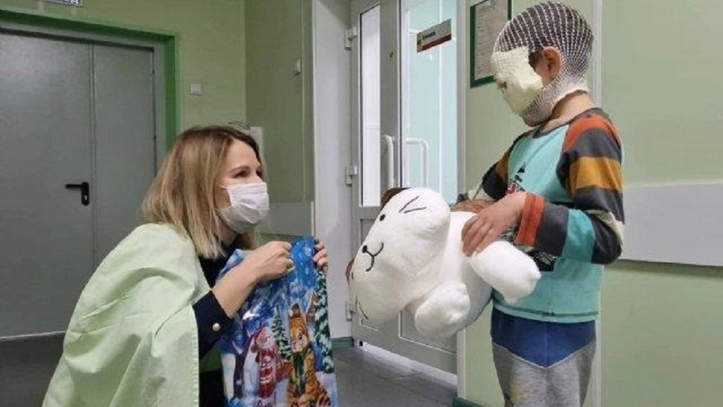 Опубликовали фото пострадавшего от агрессивного маламута в Новосибирской области мальчика